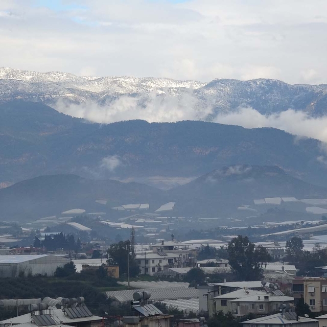 Toroslar beyaza büründü, üreticiye don uyarısı yapıldı