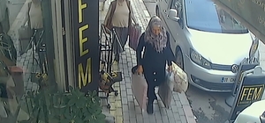 Tezgahtan kilim hırsızlığı kamerada