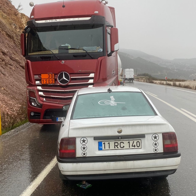Gaziantep'te tır ile otomobil çarpıştı, 1 yaralı