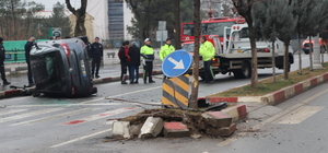 Siirt'te yan yatan otomobilden yara almadan kurtuldu