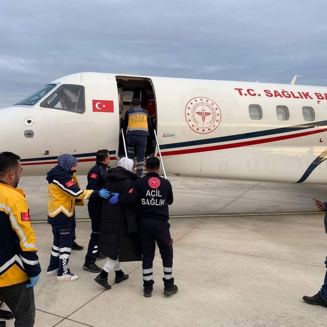 Ambulans uçak, karaciğer hastası kadın için havalandı