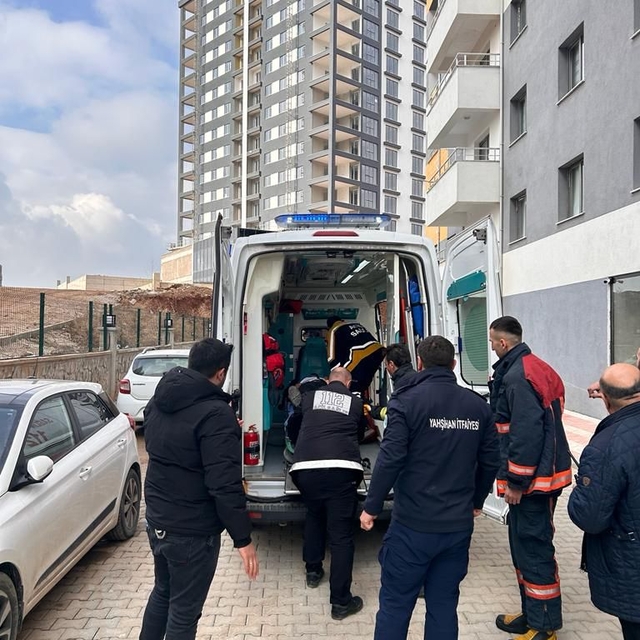 Kırıkkale'de üzerine asansör düşen işçi ağır yaralandı