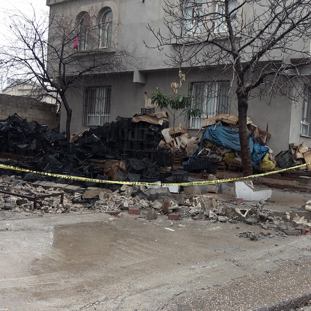 Çöken duvarın altında kalan Nurullah öldü, kardeşi yaralandı