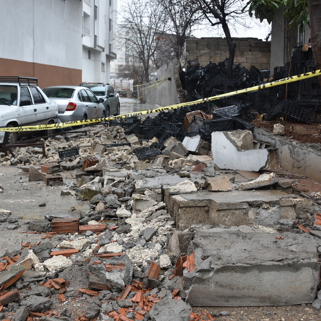 Şanlıurfa'da istinat duvarının altında kalan iki kardeşten biri öldü