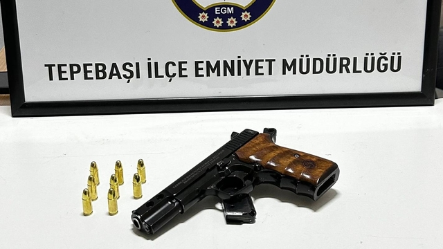 Eskişehir'de ruhsatsız tabanca ele geçirildi