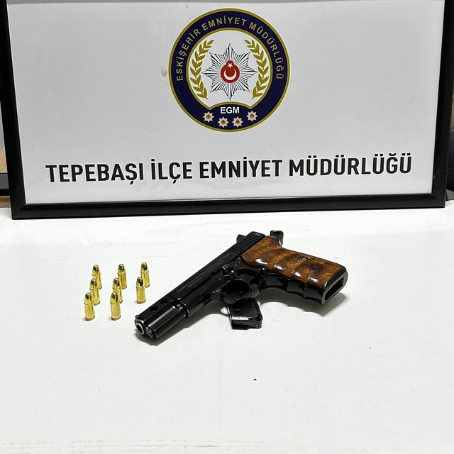 Eskişehir'de ruhsatsız tabanca ele geçirildi