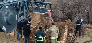 Foseptiğe düşen eşek kurtarıldı