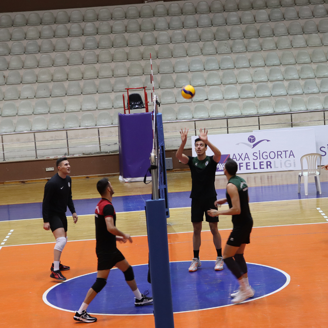 Efeler Ligi'nde Akkuş Belediyespor, Ziraat Bankkart maçının hazırlıklarını...