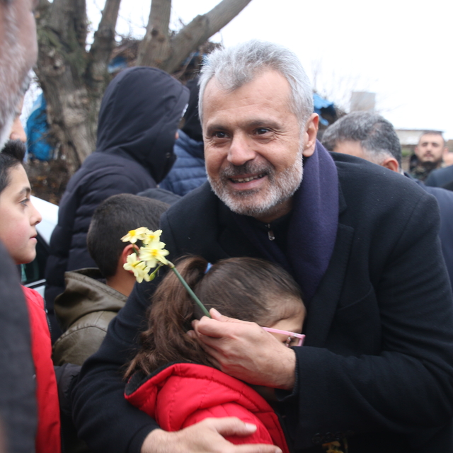 AK Parti Hatay Büyükşehir Belediye Başkan adayı Öntürk, mahalle ziyareti ya...
