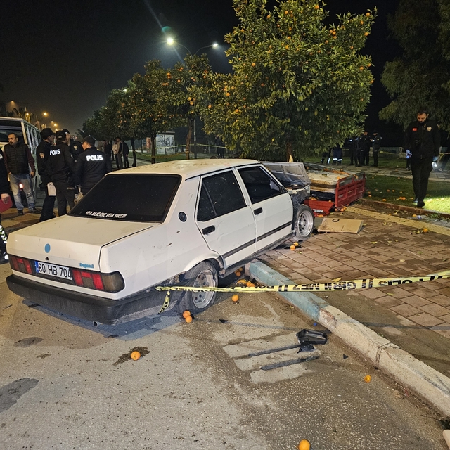 Otomobil ile elektrikli bisiklet çarpıştı: 1 ölü, 3 yaralı
