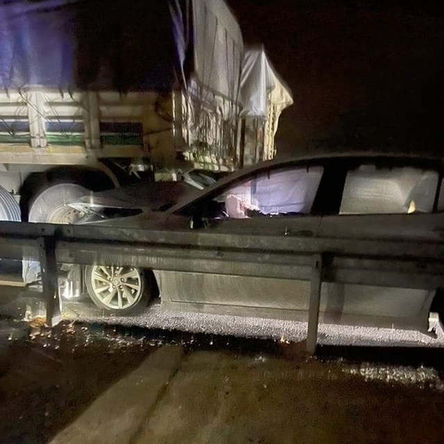 Silopi´de otomobil TIR'a arkadan çarptı: 1´i ağır 6 yaralı