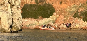 Muğla'da mahsur kalan 17 düzensiz göçmen kurtarıldı