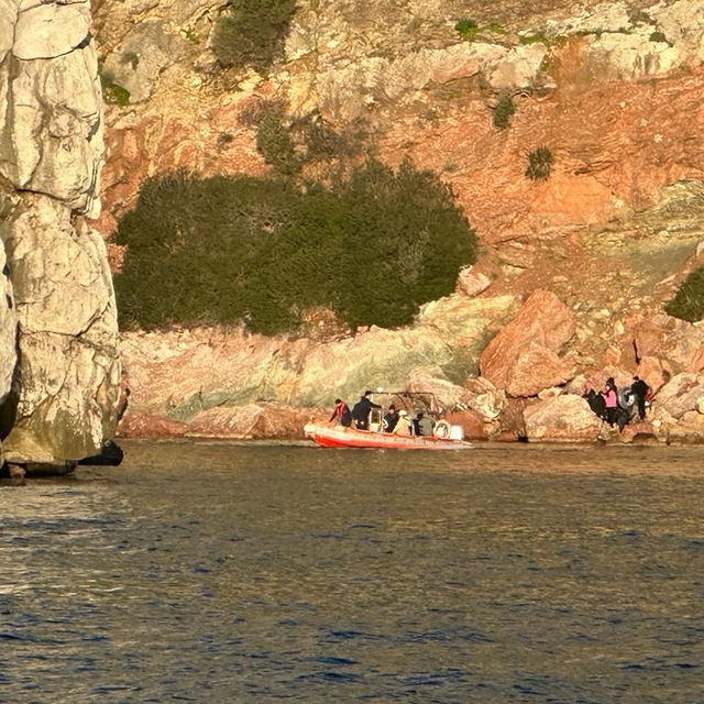 Muğla'da mahsur kalan 17 düzensiz göçmen kurtarıldı