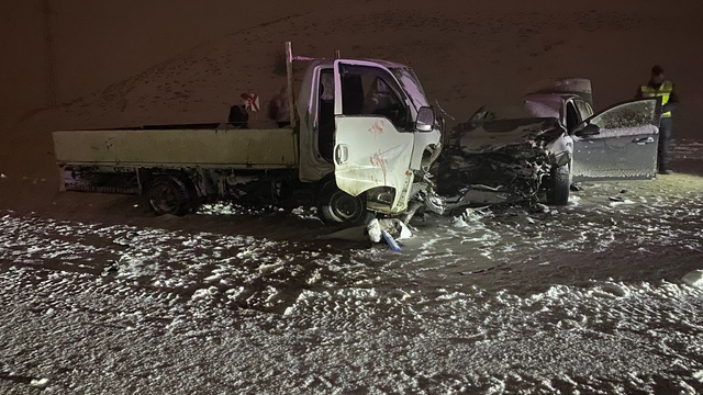 Bingöl´de kamyonetle otomobil çarpıştı: 1 ölü, 6 yaralı