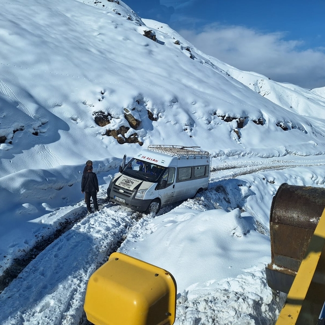 Siirt-Şırnak kara yolu kar nedeniyle ulaşıma kapandı