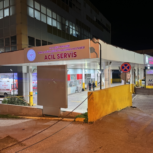 İzmir'deki kazada 17 yaşındaki motosikletli hayatını kaybetti