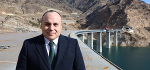 Artvin Valisi Ünsal, Yusufeli Merkez Viyadüğü inşaat sahasında incelemelerde bulundu: