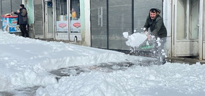 Başkale'de kar yağışı etkili oldu