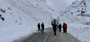 Çığ nedeniyle kapanan Hakkari-Çukurca kara yolu açıldı