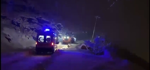 Kardan yolu kapanan köydeki hasta, 3 saatlik çalışmayla hastaneye ulaştırıl...