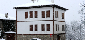 Safranbolu'nun tarihi yapıları karla kaplandı
