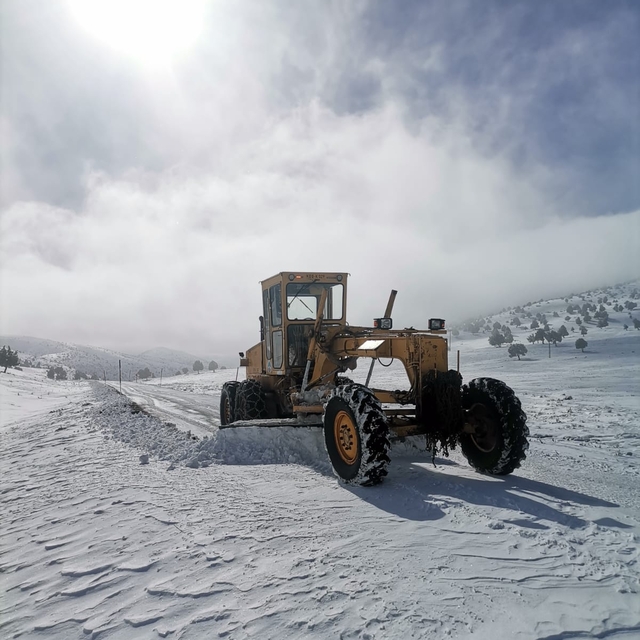 Kayseri'de kar nedeniyle kapanan 139 mahallenin yolu ulaşıma açıldı