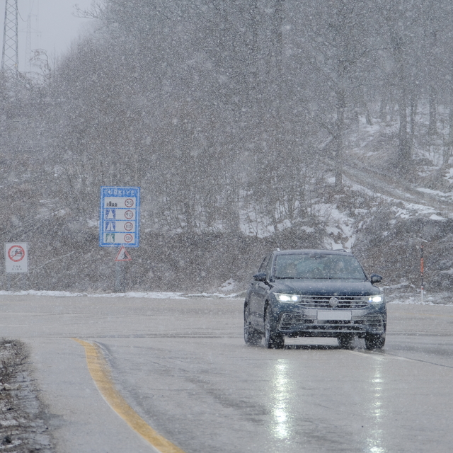 Kırklareli'nin yüksek kesimlerinde kar yağışı başladı