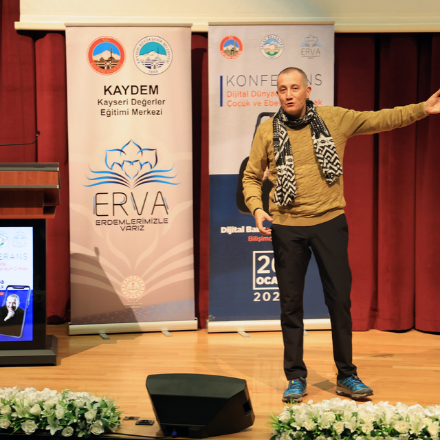 Kayseri'de "Dijital dünyada çocuk ve ebeveyn olmak" konulu konferans düzenl...