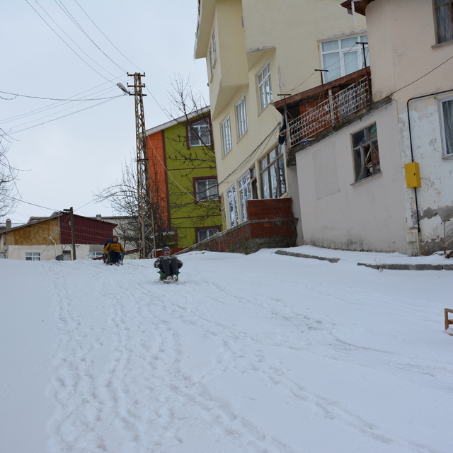 Tokat'ta çocukların kızak keyfi