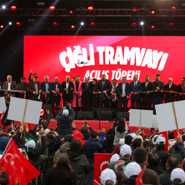 Çiğli Tramvayı, hizmete girdi