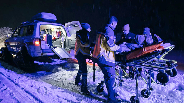 Bolu'da 72 yaşındaki tansiyon hastasına paletli ambulansla ulaşıldı