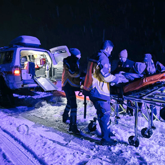 Bolu'da 72 yaşındaki tansiyon hastasına paletli ambulansla ulaşıldı