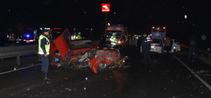 Manisa'da meydana gelen zincirleme trafik kazasında 2 kişi öldü, 3 kişi yar...