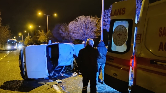 Nevşehir'de devrilen otomobildeki 5 kişi yaralandı