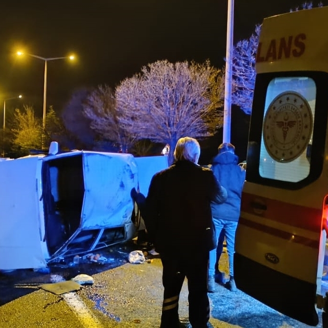 Nevşehir'de devrilen otomobildeki 5 kişi yaralandı