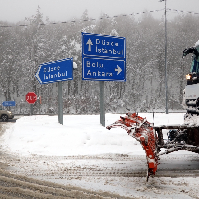 Bolu Dağı'nda kar yağışı