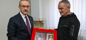 Vali Seddar Yavuz, şehit ailesini ziyaret etti