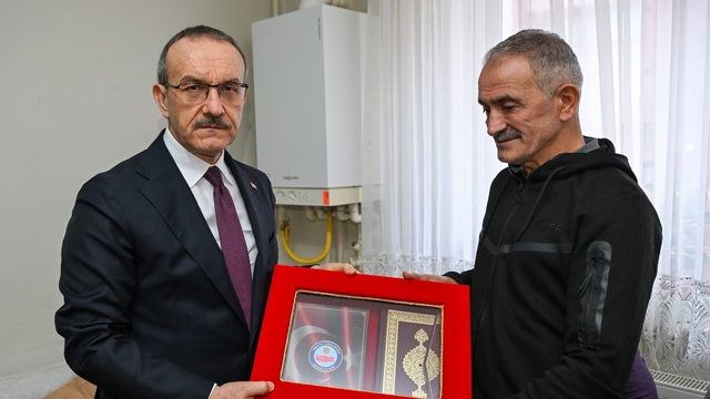 Vali Seddar Yavuz, şehit ailesini ziyaret etti