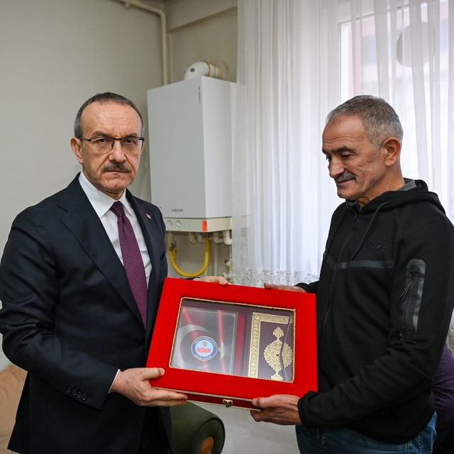 Vali Seddar Yavuz, şehit ailesini ziyaret etti