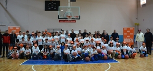 BİDEV'den Malatya'daki depremzede sporculara malzeme desteği