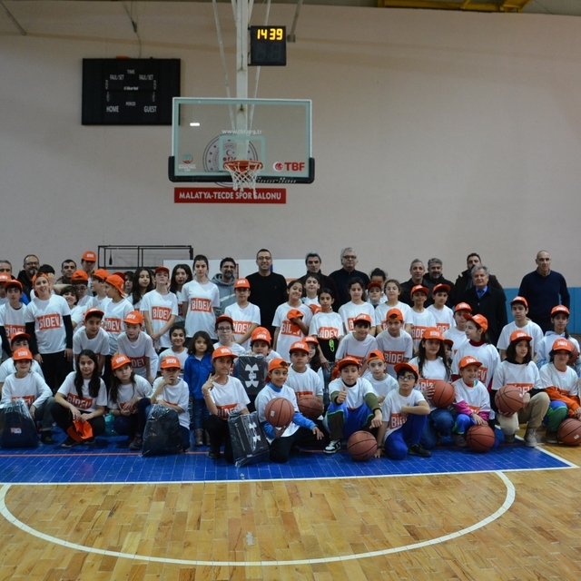 BİDEV'den Malatya'daki depremzede sporculara malzeme desteği