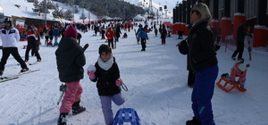 Palandöken Kayak Merkezi'nde yarıyıl tatili yoğunluğu yaşanıyor