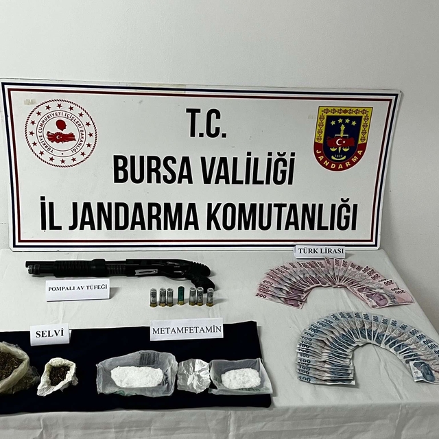 Bursa'da kesinleşmiş hapis cezası bulunan ve uyuşturucuyla yakalanan firari...