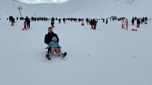 Van, Muş ve Hakkari'deki kayak merkezlerinde yoğunluk yaşanıyor