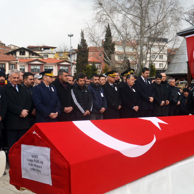 Şehit polis memuru Cengiz Parlak, Amasya'da son yolculuğuna uğurlandı