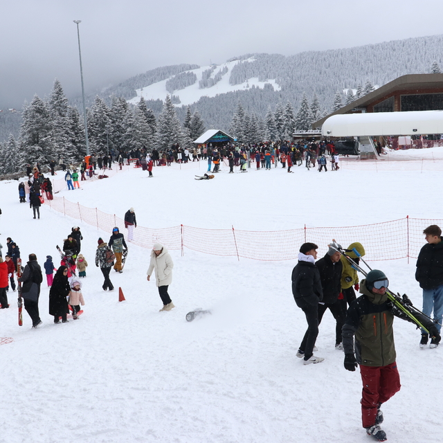Ilgaz Dağı'ndaki Yurduntepe Kayak Merkezi'nde yarıyıl tatili yoğunluğu