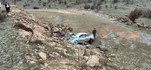 Mardin'de otomobil, şarampole devrildi: 4 yaralı