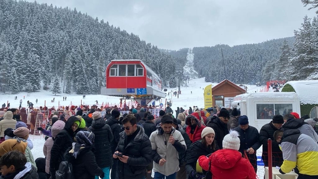 Yıldıztepe Kayak Merkezi'nde tatil yoğunluğu sürüyor
