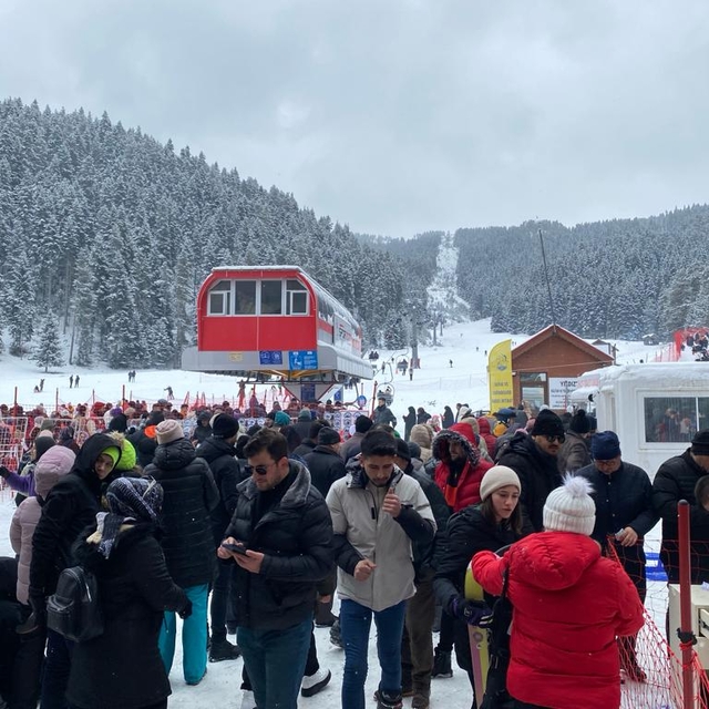 Yıldıztepe Kayak Merkezi'nde tatil yoğunluğu sürüyor