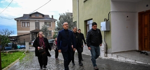 Vali Yavuz, Kartepe'de aile ziyaretlerinde bulundu